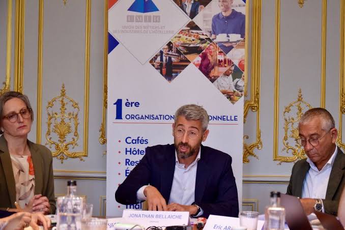 Jonathan Bellaiche intervenant lors d'une conférence de l'UMIH